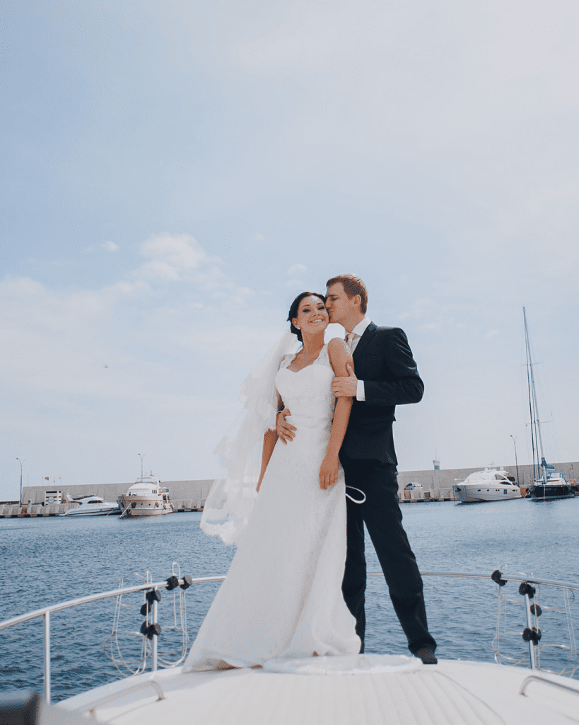 Mariés sur un bateau Mariés sur un bateau